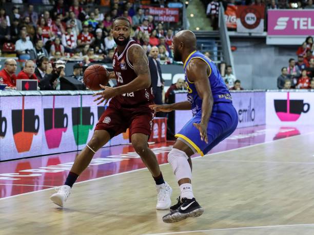 足见这位巴 足见这位巴