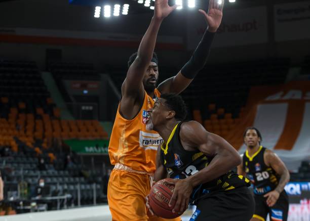 为球迷墙准 为球迷墙准